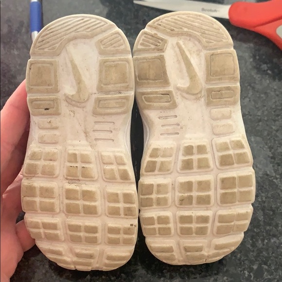 Girls Nike Sneakers - Picture 3 of 4